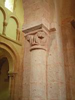 Gourdon, Eglise romane Notre-Dame de l'Assomption, chapiteau (05)